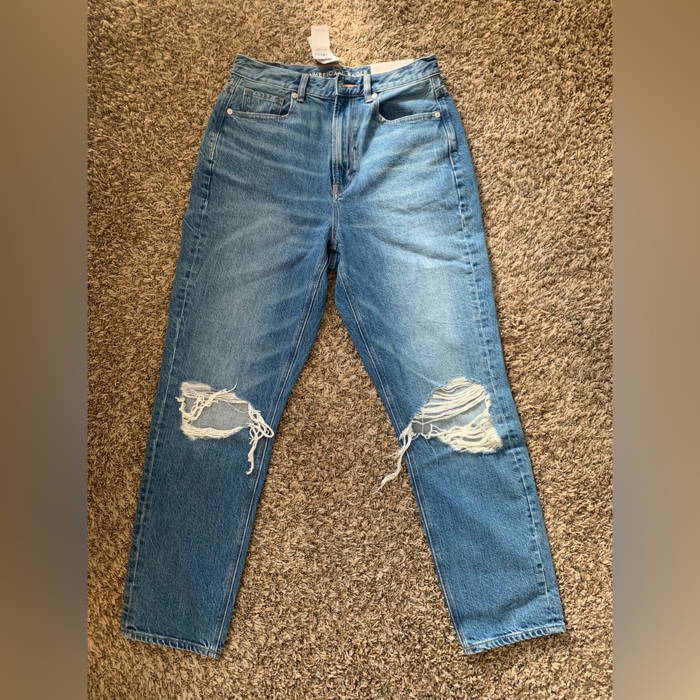 American Eagle. High Rise Mom jeans